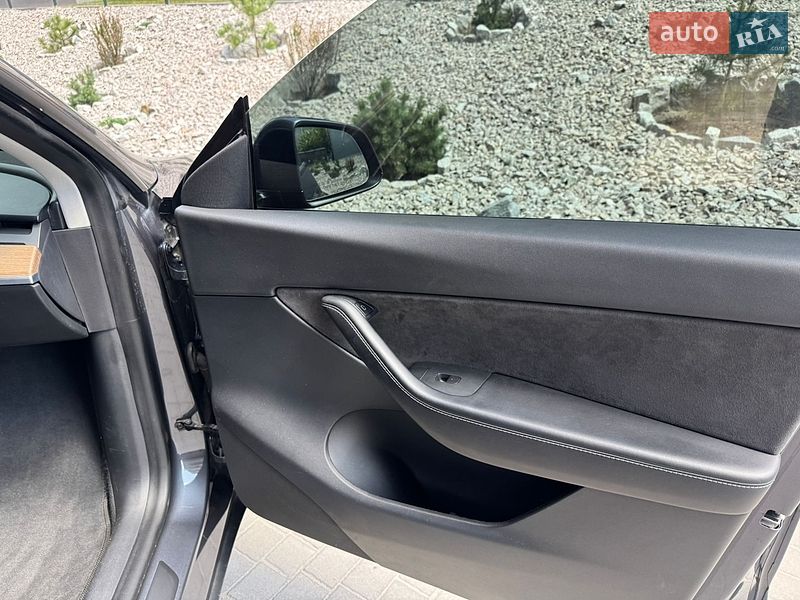 Внедорожник / Кроссовер Tesla Model Y 2021 в Днепре