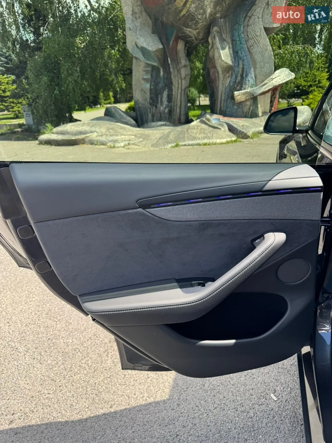 2025 Tesla Model Y - мініатюра 18