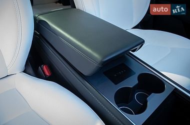 Позашляховик / Кросовер Tesla Model Y 2022 в Києві