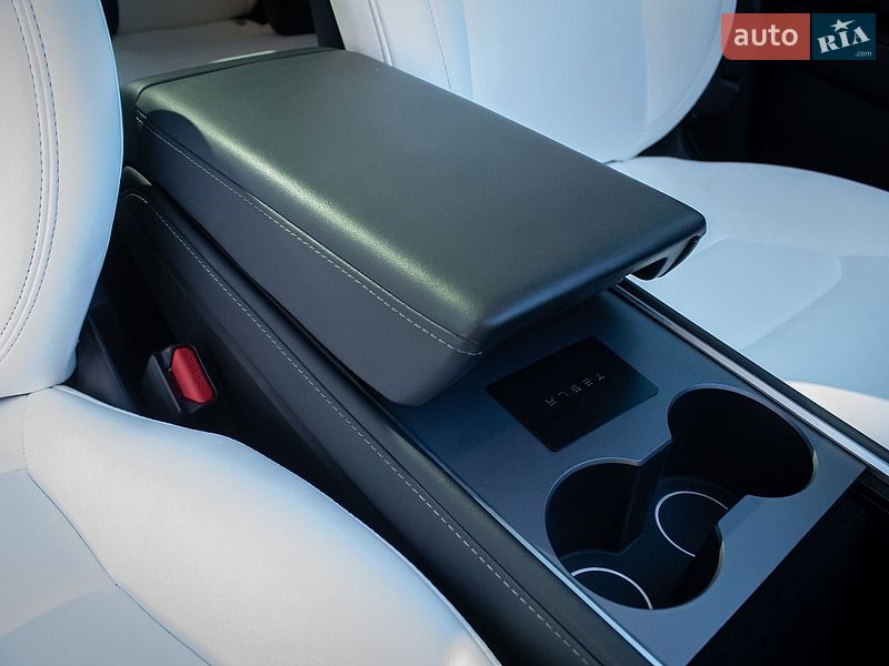 Позашляховик / Кросовер Tesla Model Y 2022 в Києві