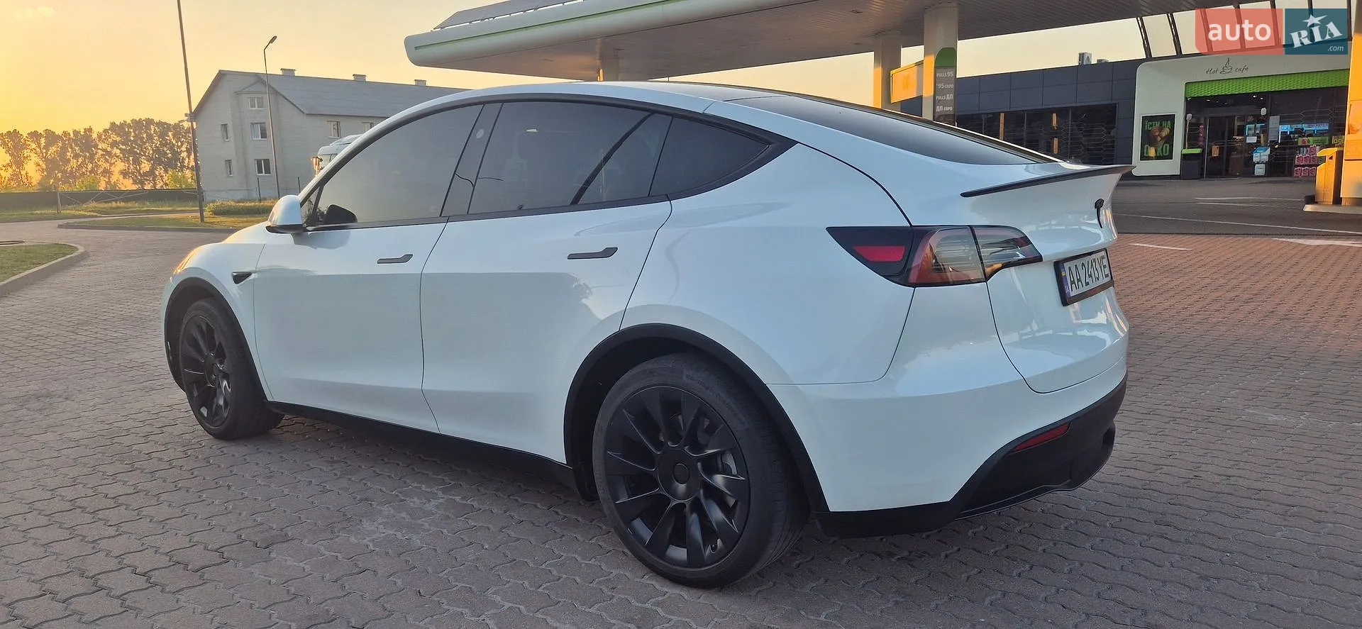 2023 Tesla Model Y - мініатюра 3