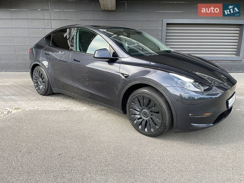 Tesla Model Y 2024