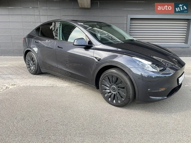 Tesla Model Y 2024