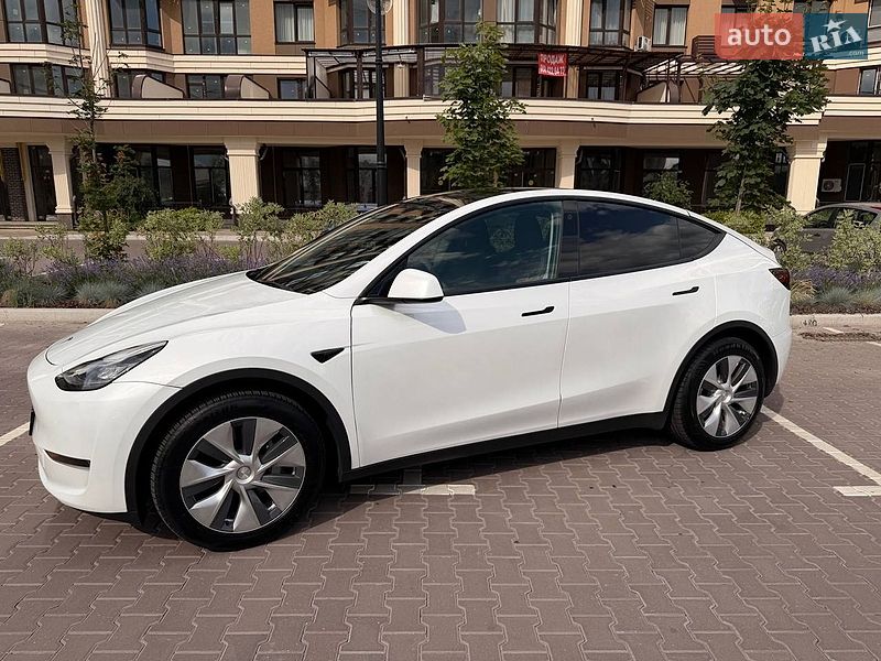 Внедорожник / Кроссовер Tesla Model Y 2023 в Киеве
