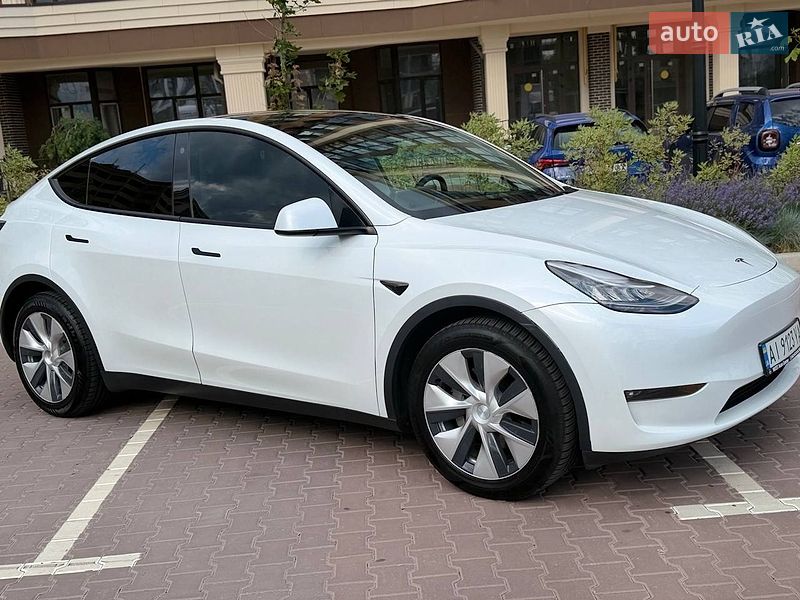 Внедорожник / Кроссовер Tesla Model Y 2023 в Киеве