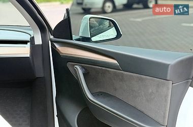 Внедорожник / Кроссовер Tesla Model Y 2023 в Киеве