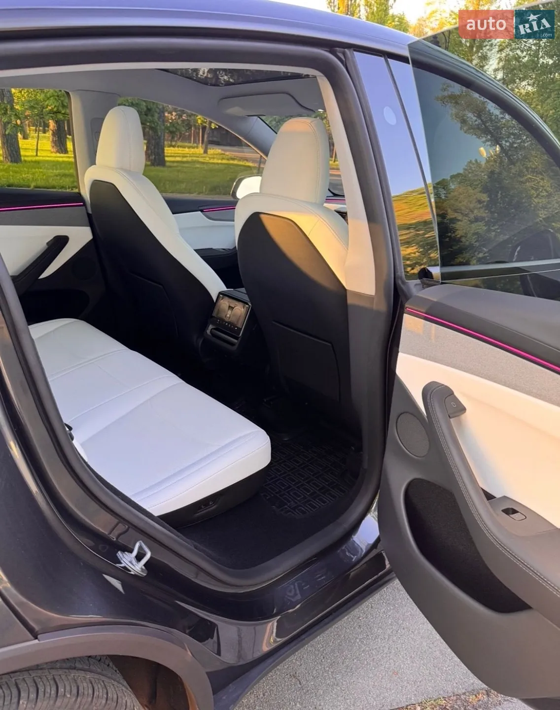 2025 Tesla Model Y - мініатюра 24