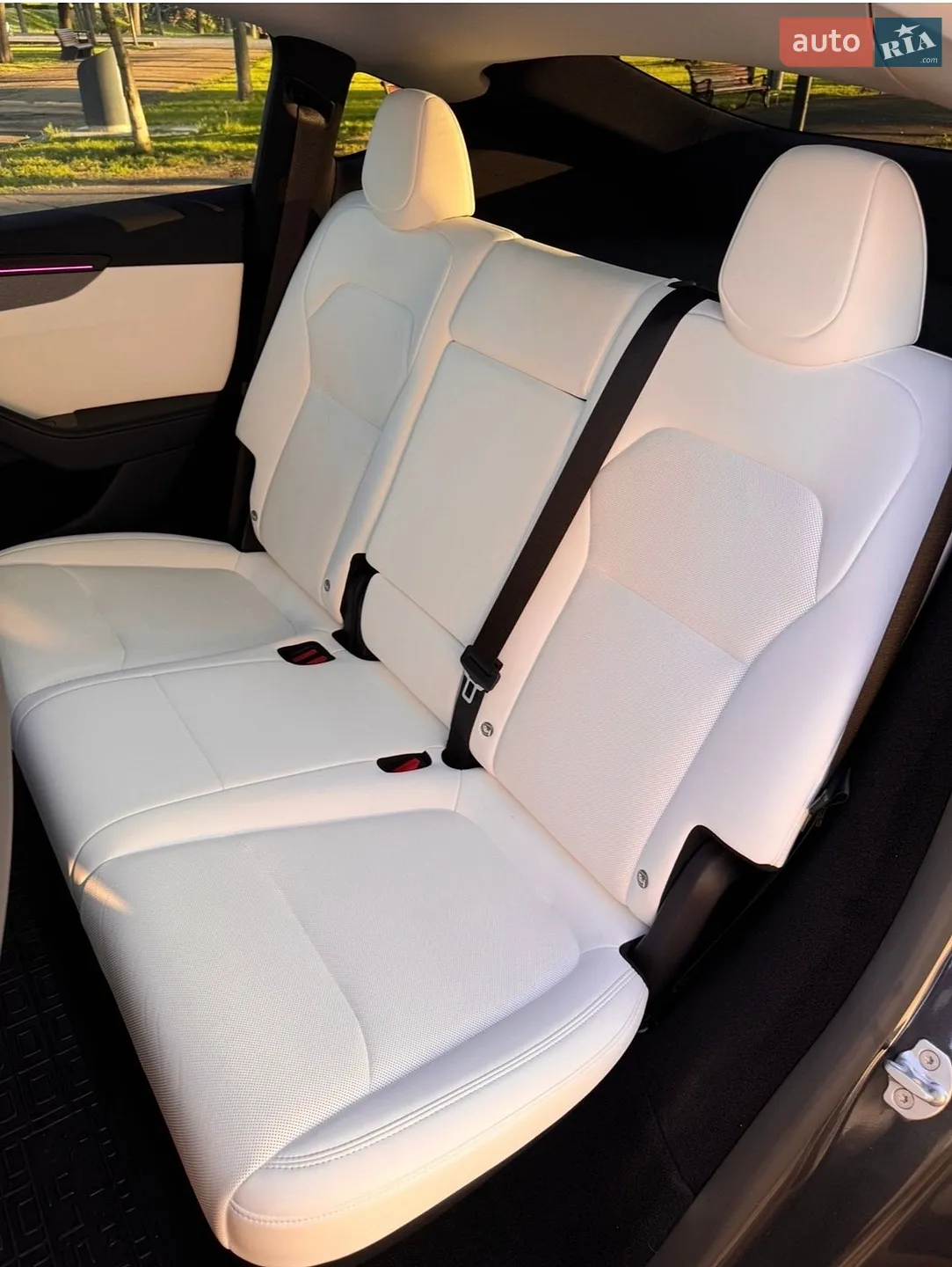 2025 Tesla Model Y - мініатюра 32