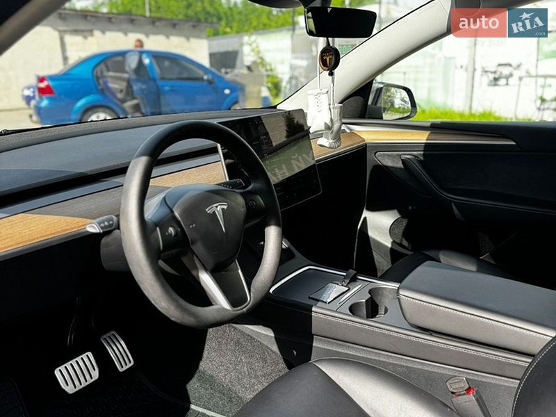 Внедорожник / Кроссовер Tesla Model Y 2023 в Ивано-Франковске