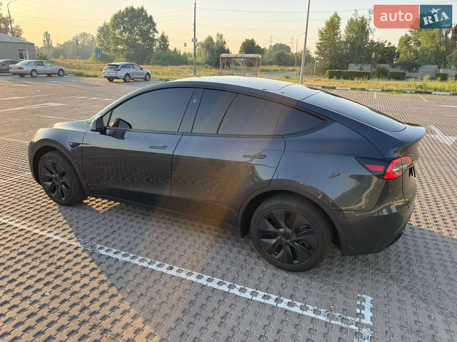 2025 Tesla Model Y - мініатюра 10