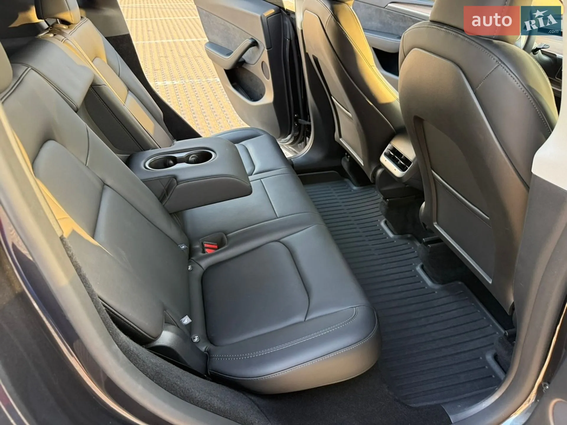 2025 Tesla Model Y - мініатюра 33