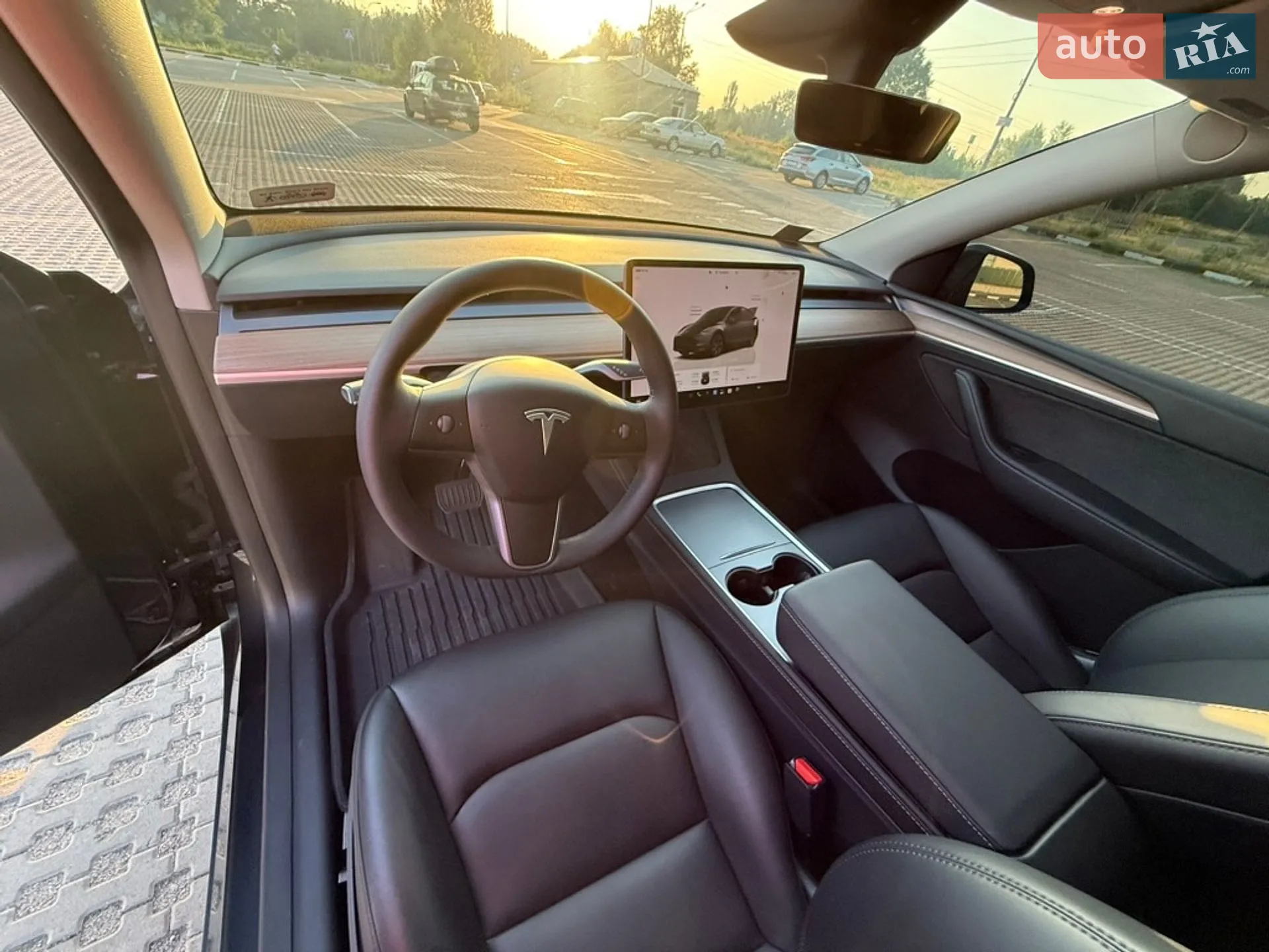 2025 Tesla Model Y - мініатюра 37