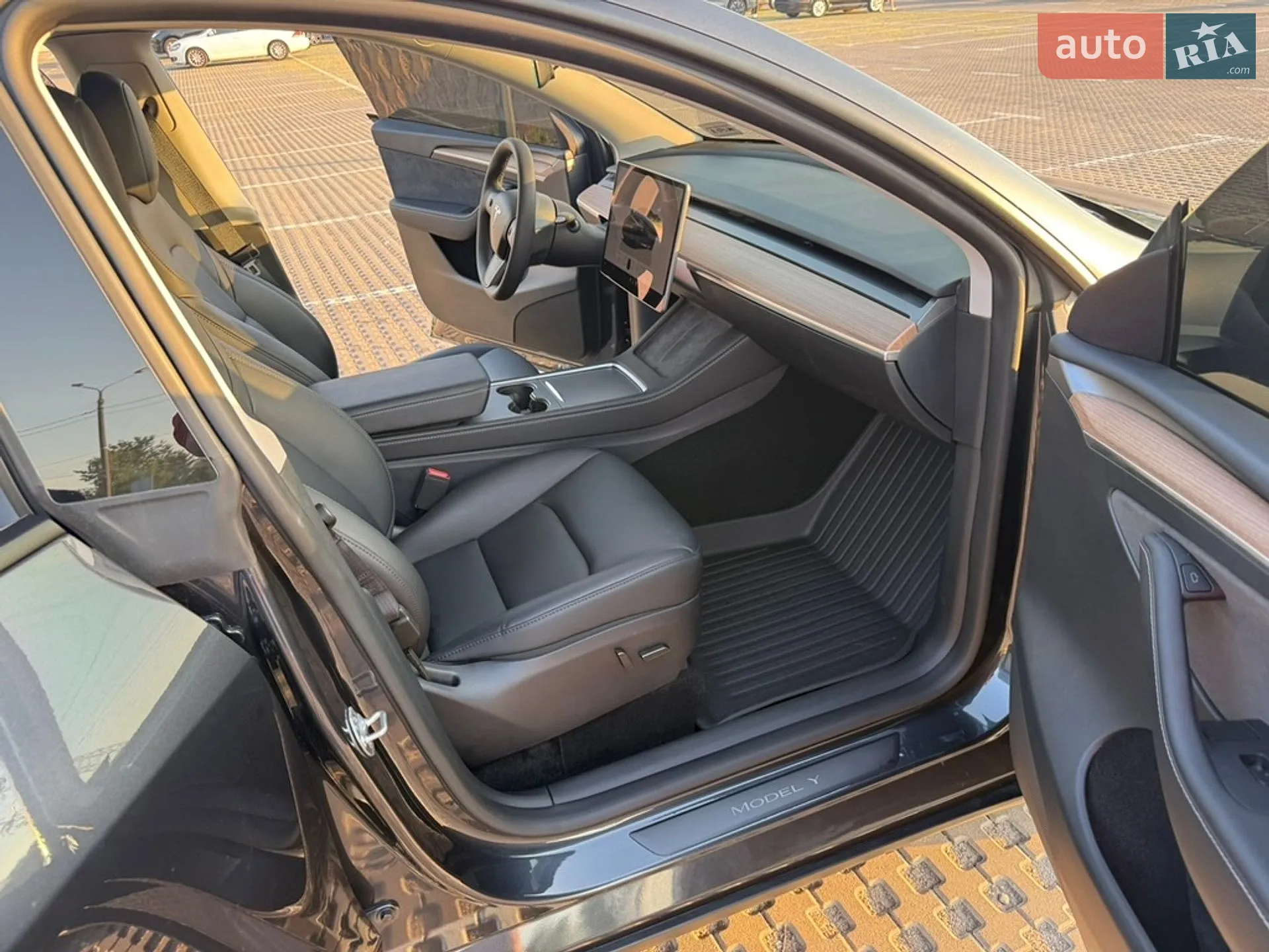 2025 Tesla Model Y - мініатюра 53