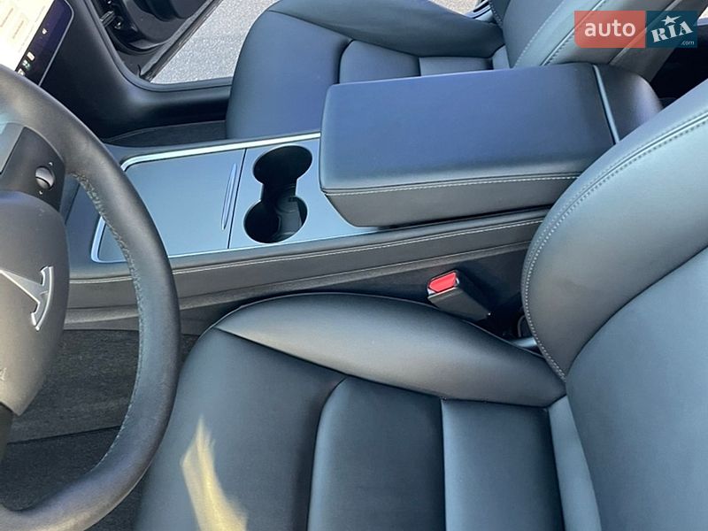 Позашляховик / Кросовер Tesla Model Y 2024 в Рівному