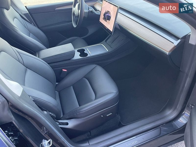 Позашляховик / Кросовер Tesla Model Y 2024 в Рівному