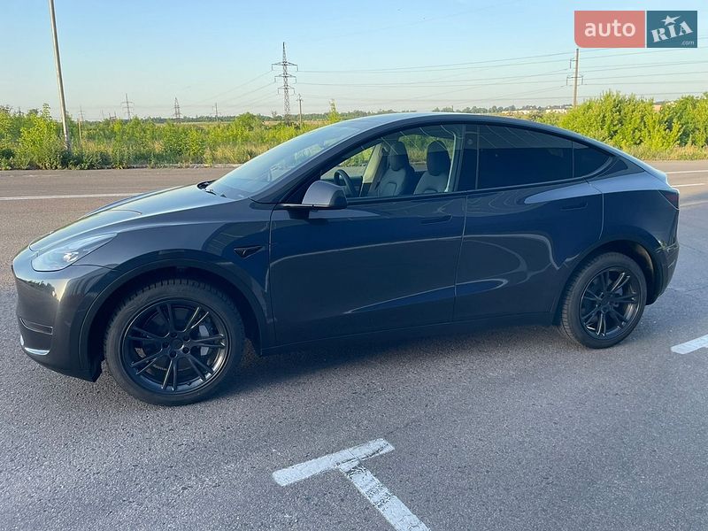 Позашляховик / Кросовер Tesla Model Y 2024 в Рівному