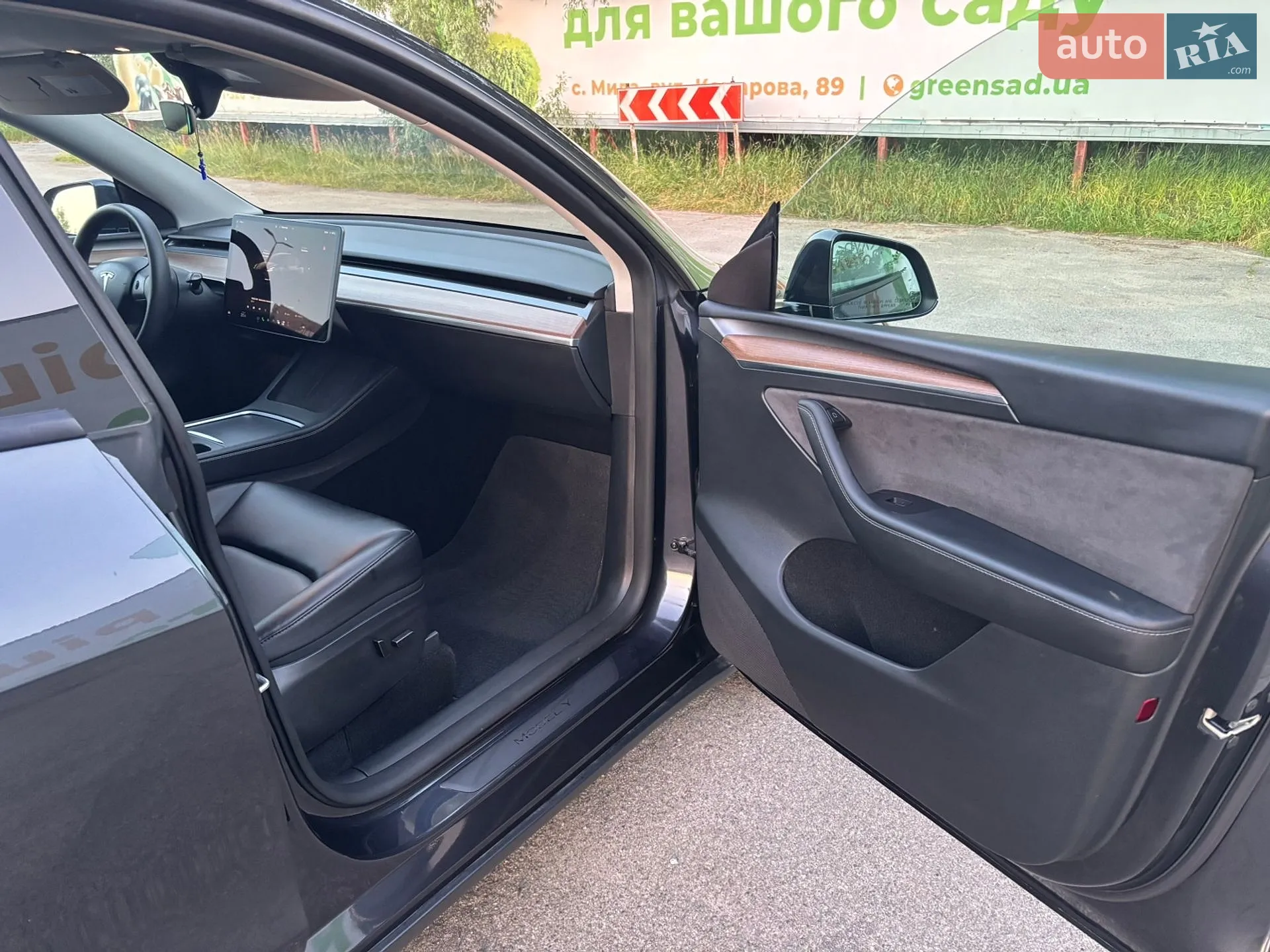 2024 Tesla Model Y - мініатюра 8