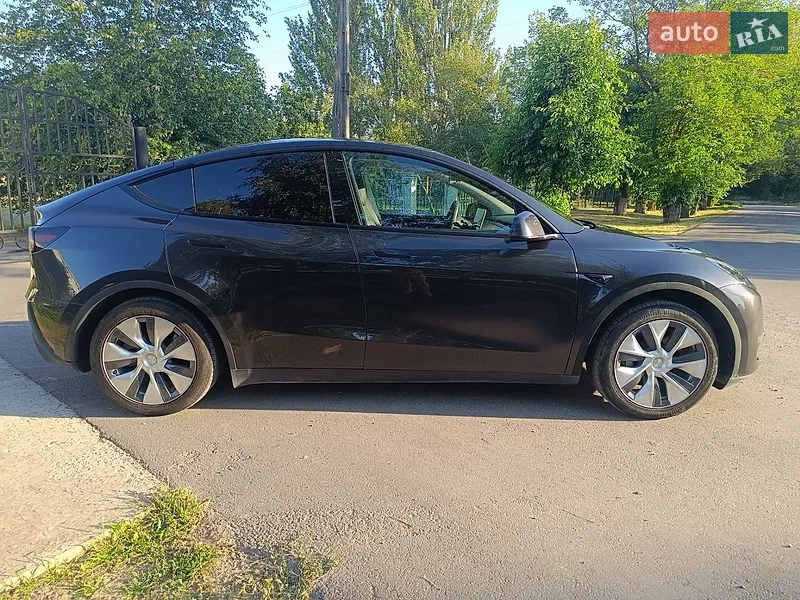 Tesla Model Y 2024 VIN 7SAYGDED1RF053597 фото оголошення 8 з 66