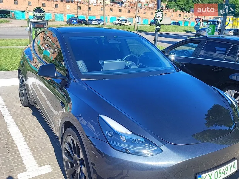 Tesla Model Y 2025 VIN 7SAYGDEF2SA366176 фото оголошення 2 з 37