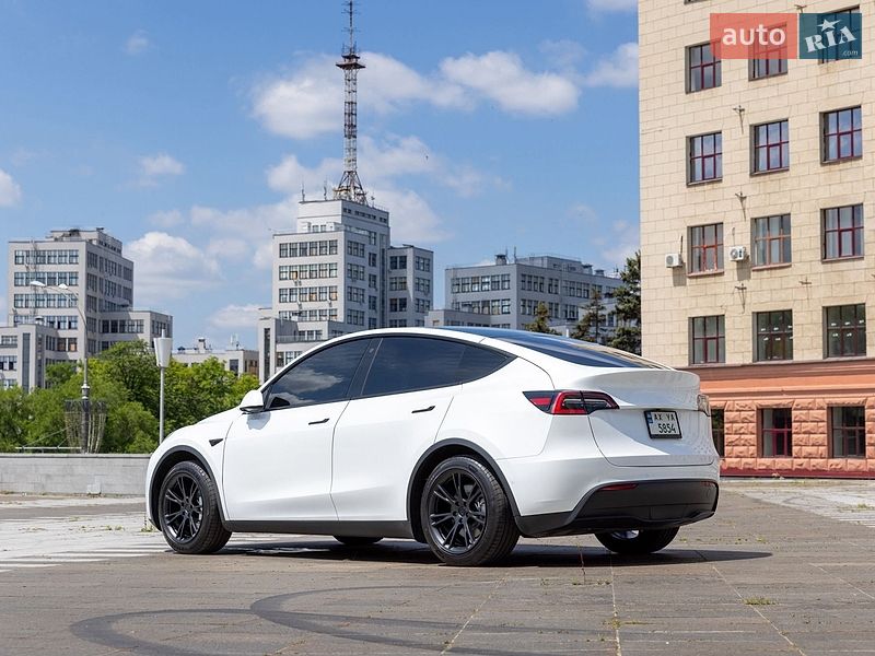Позашляховик / Кросовер Tesla Model Y 2021 в Харкові