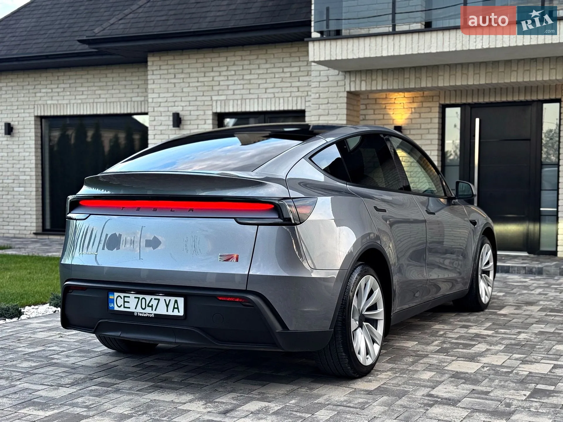 2025 Tesla Model Y - мініатюра 7
