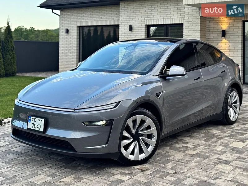 Tesla Model Y 2025