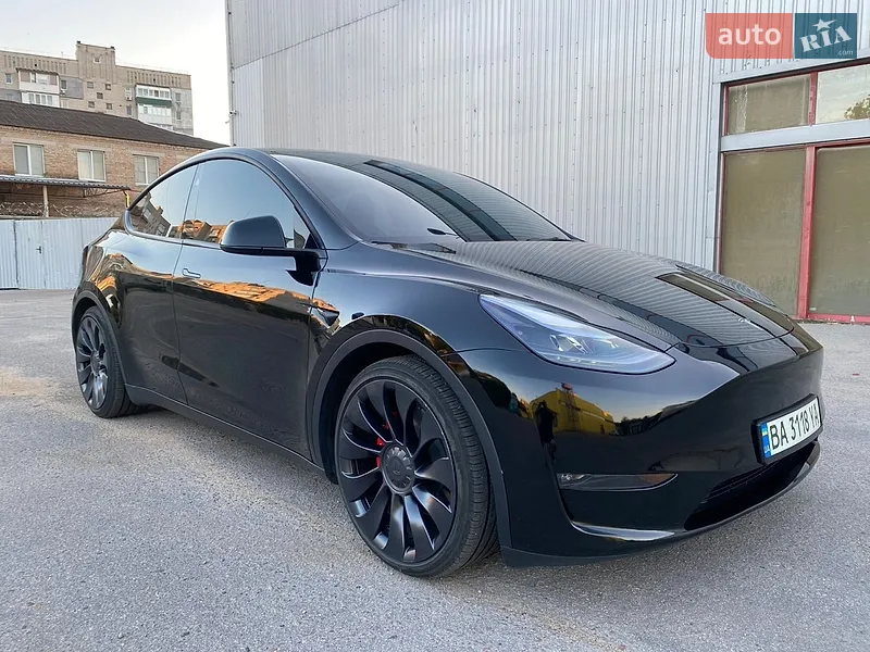 Tesla Model Y 2024