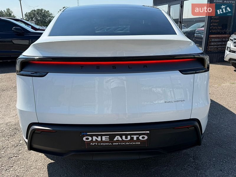 Внедорожник / Кроссовер Tesla Model Y 2025 в Киеве