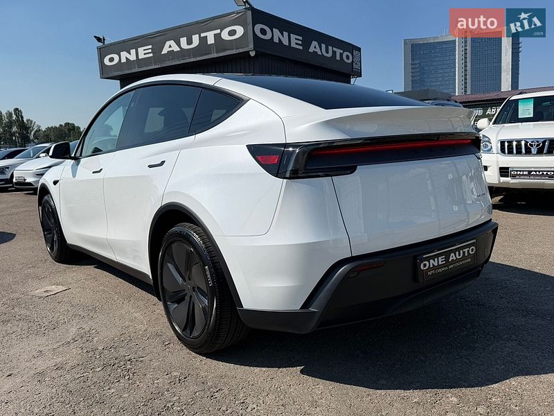 Внедорожник / Кроссовер Tesla Model Y 2025 в Киеве