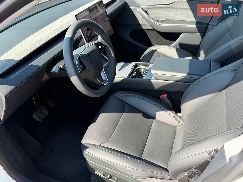 Внедорожник / Кроссовер Tesla Model Y 2025 в Киеве
