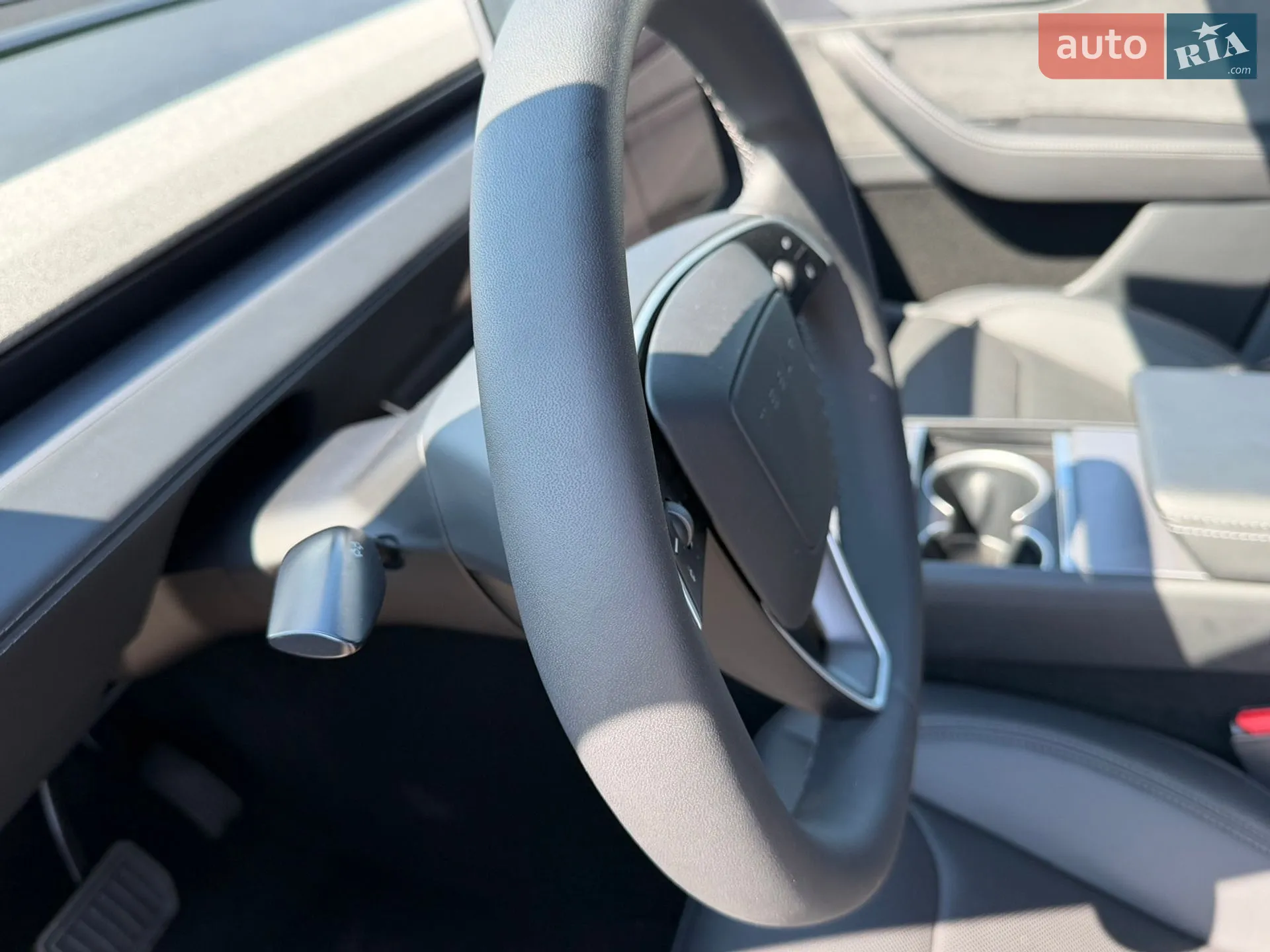 2025 Tesla Model Y - мініатюра 15