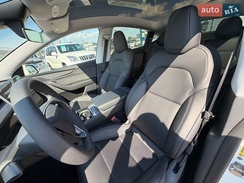 Внедорожник / Кроссовер Tesla Model Y 2025 в Киеве