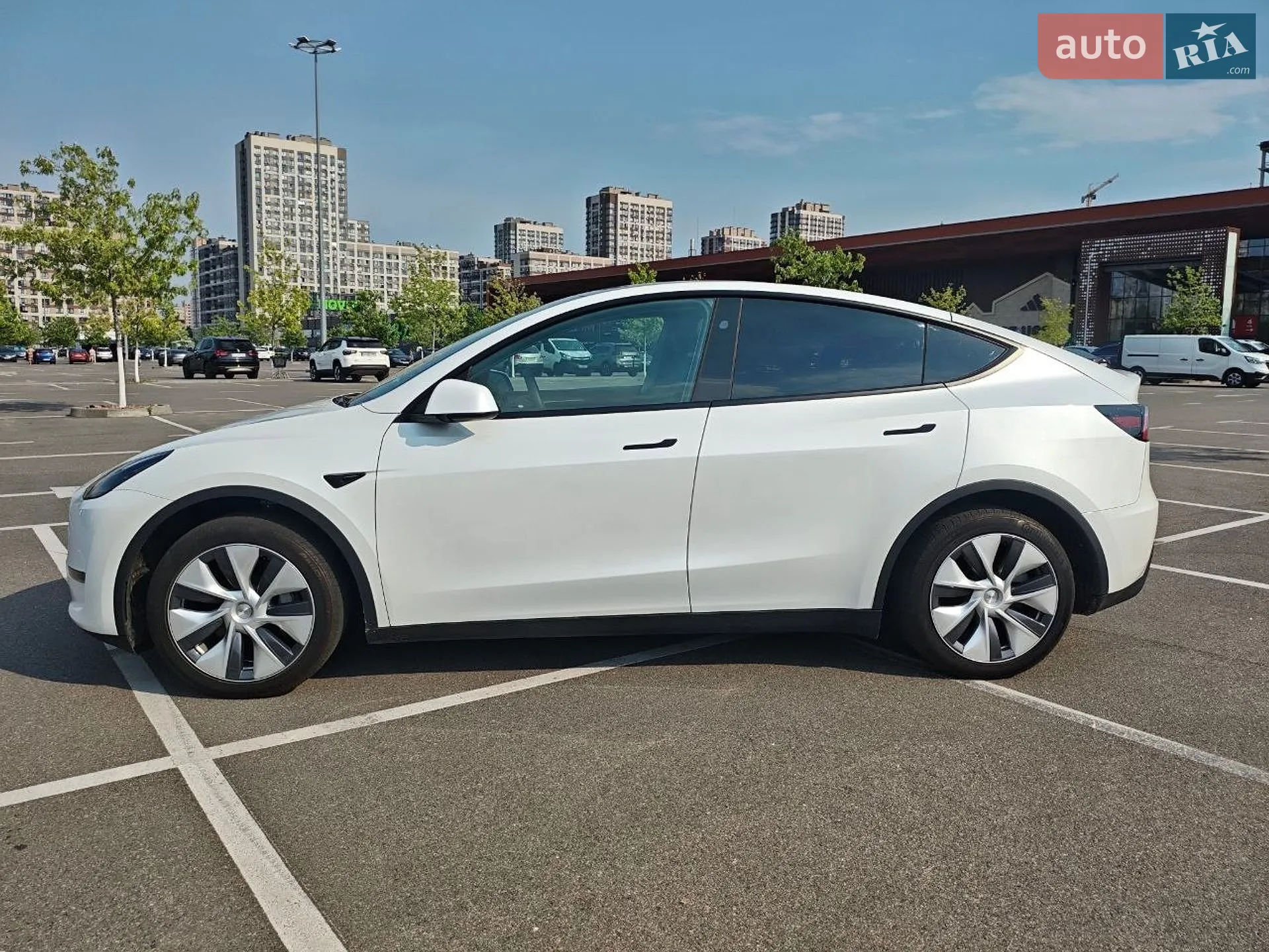 2024 Tesla Model Y - мініатюра 3