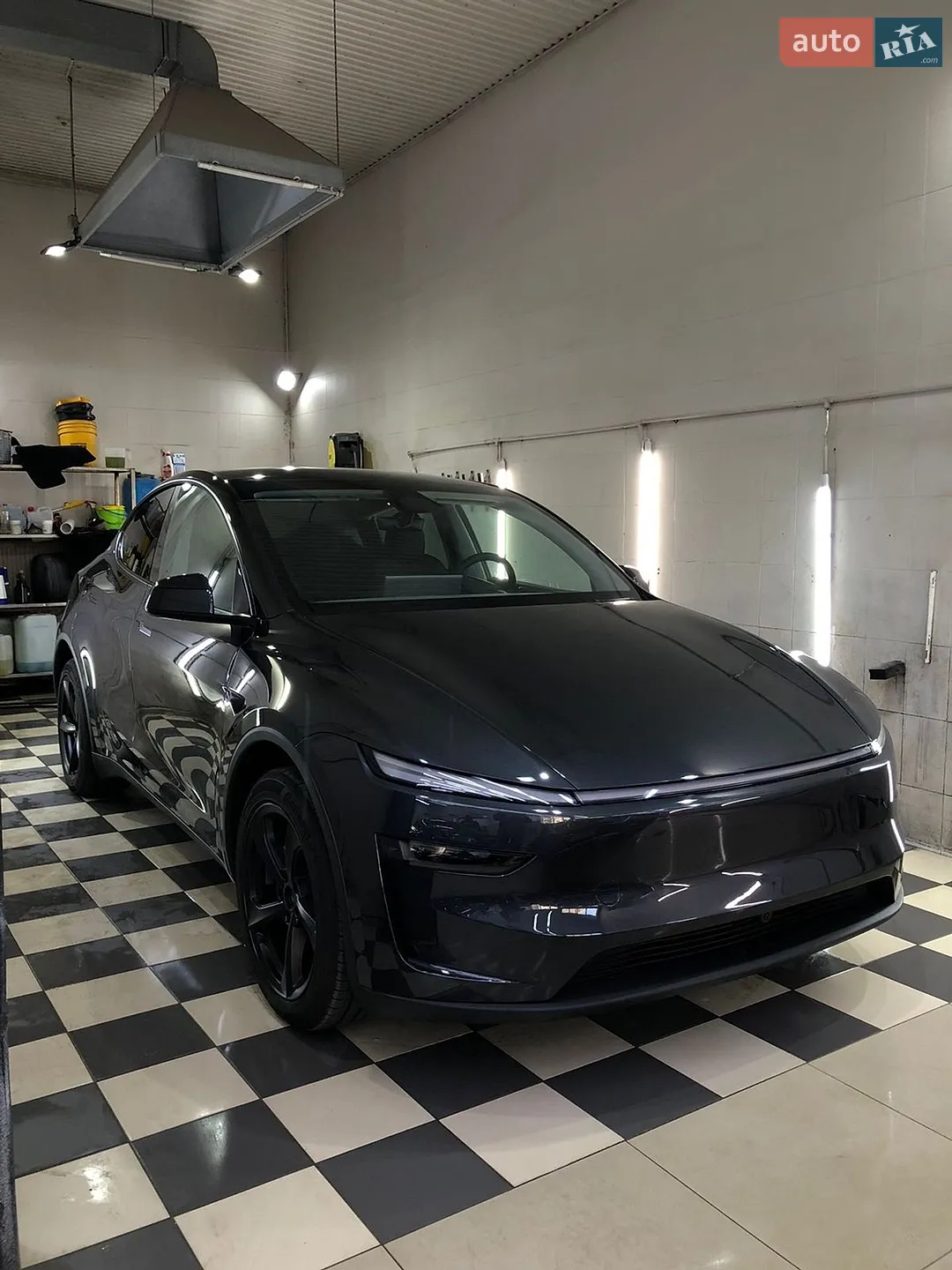 2025 Tesla Model Y - мініатюра 3