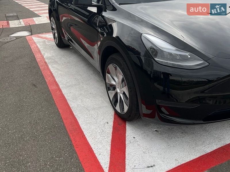 Внедорожник / Кроссовер Tesla Model Y 2024 в Киеве