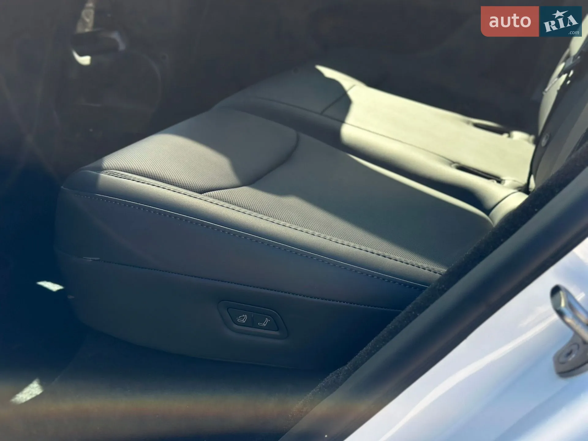 2025 Tesla Model Y - мініатюра 16