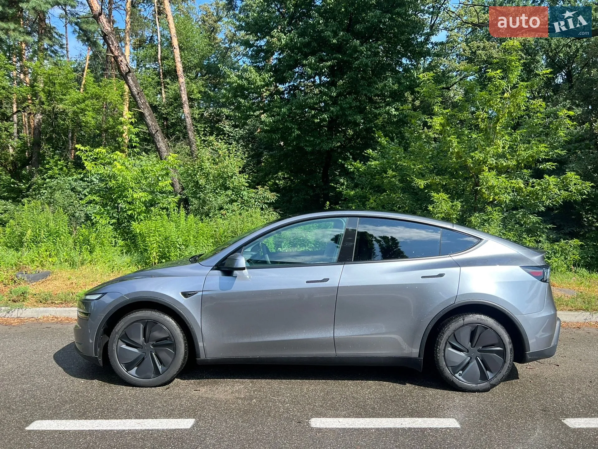 2025 Tesla Model Y - мініатюра 3