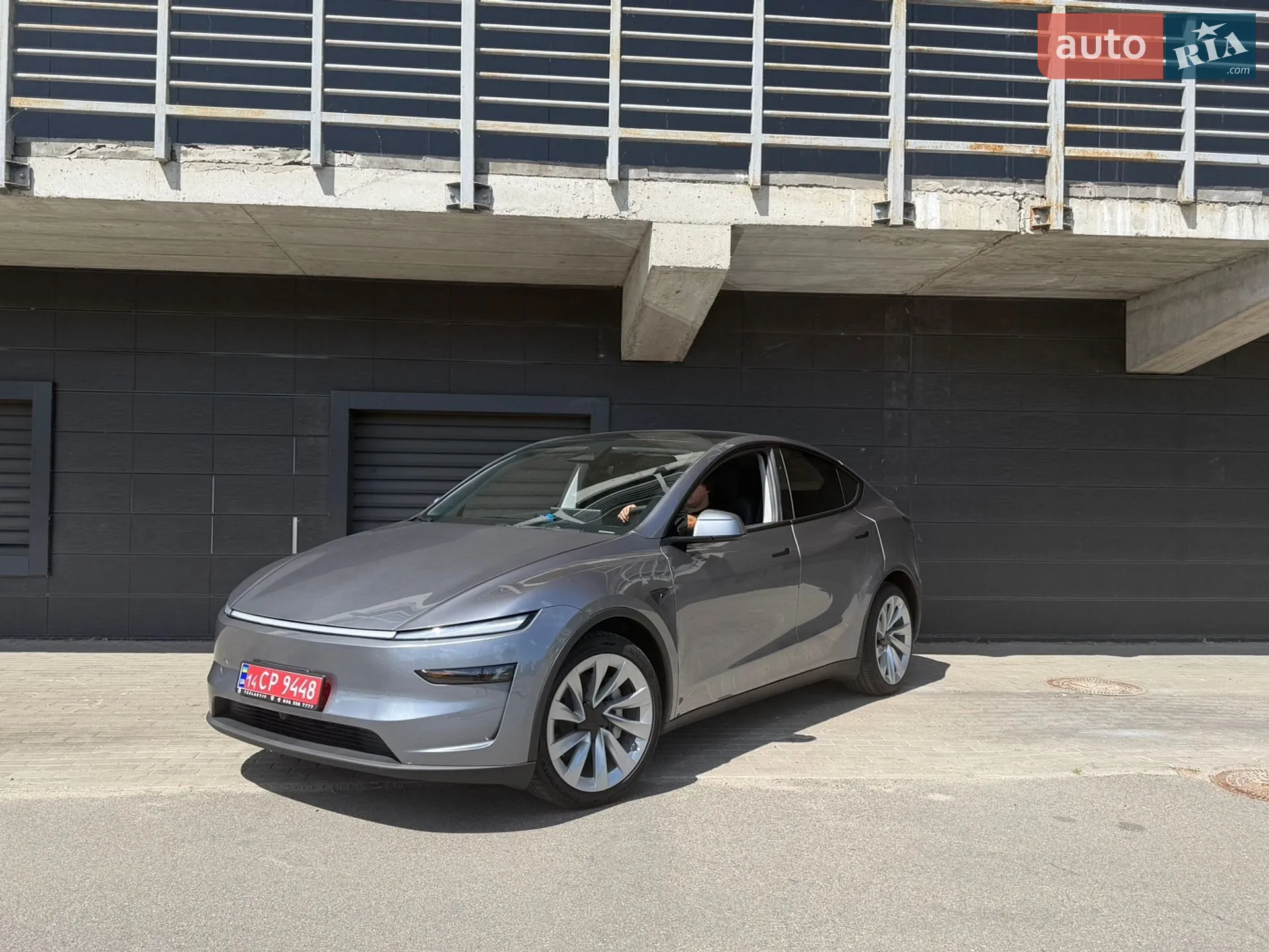 2025 Tesla Model Y - мініатюра 3
