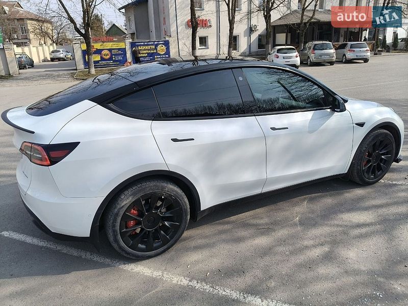Позашляховик / Кросовер Tesla Model Y 2022 в Івано-Франківську