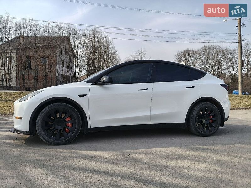 Позашляховик / Кросовер Tesla Model Y 2022 в Івано-Франківську