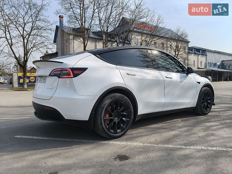 Позашляховик / Кросовер Tesla Model Y 2022 в Івано-Франківську