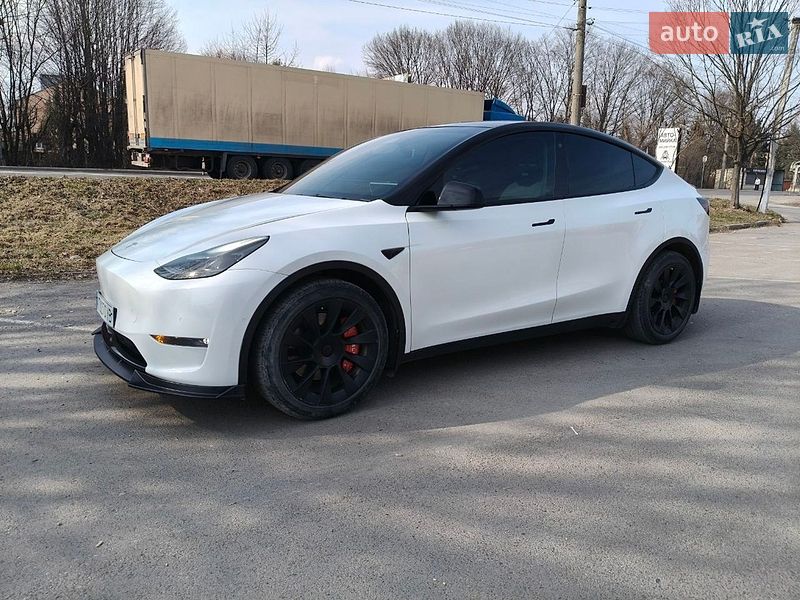 Позашляховик / Кросовер Tesla Model Y 2022 в Івано-Франківську
