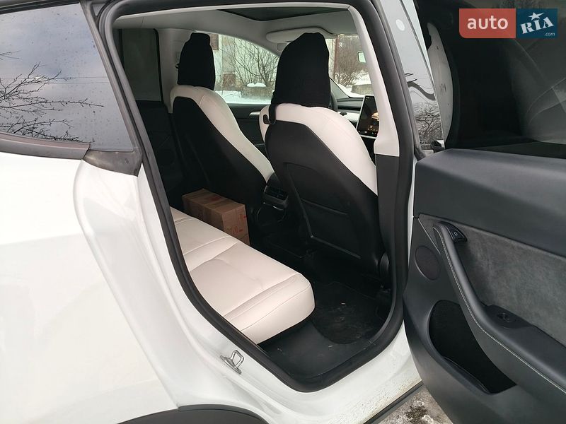 Позашляховик / Кросовер Tesla Model Y 2022 в Івано-Франківську