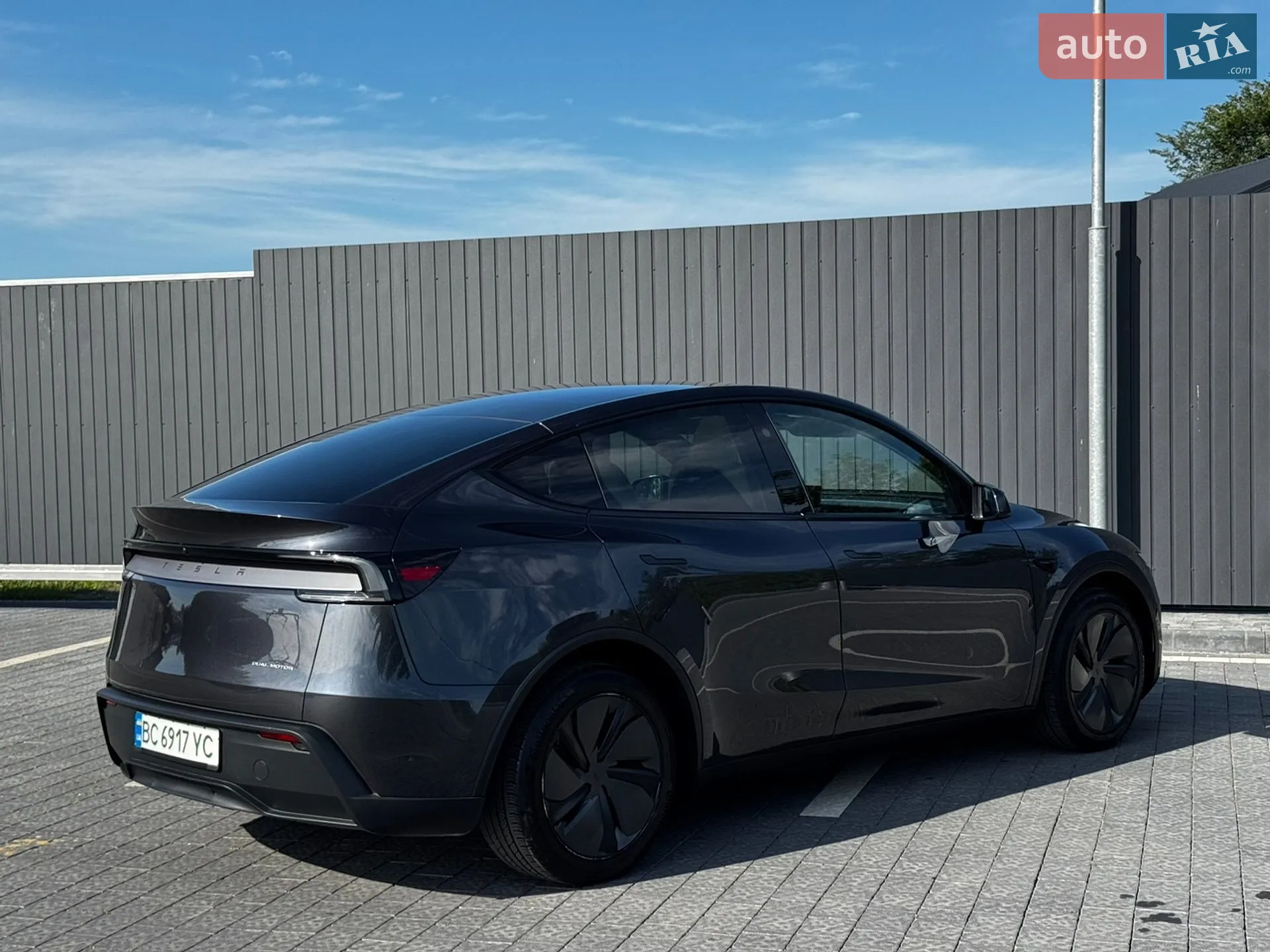 2025 Tesla Model Y - мініатюра 4