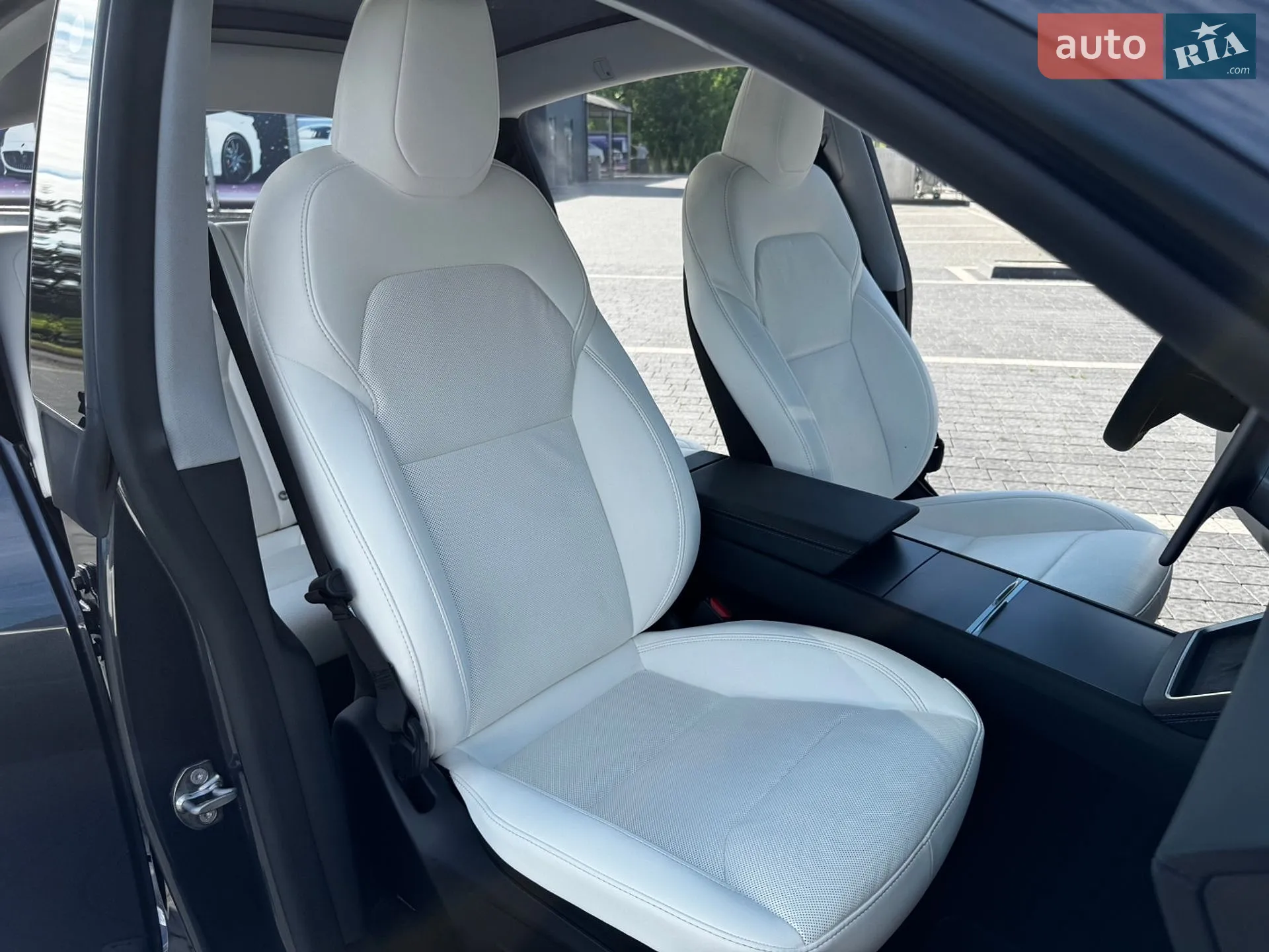 2025 Tesla Model Y - мініатюра 13