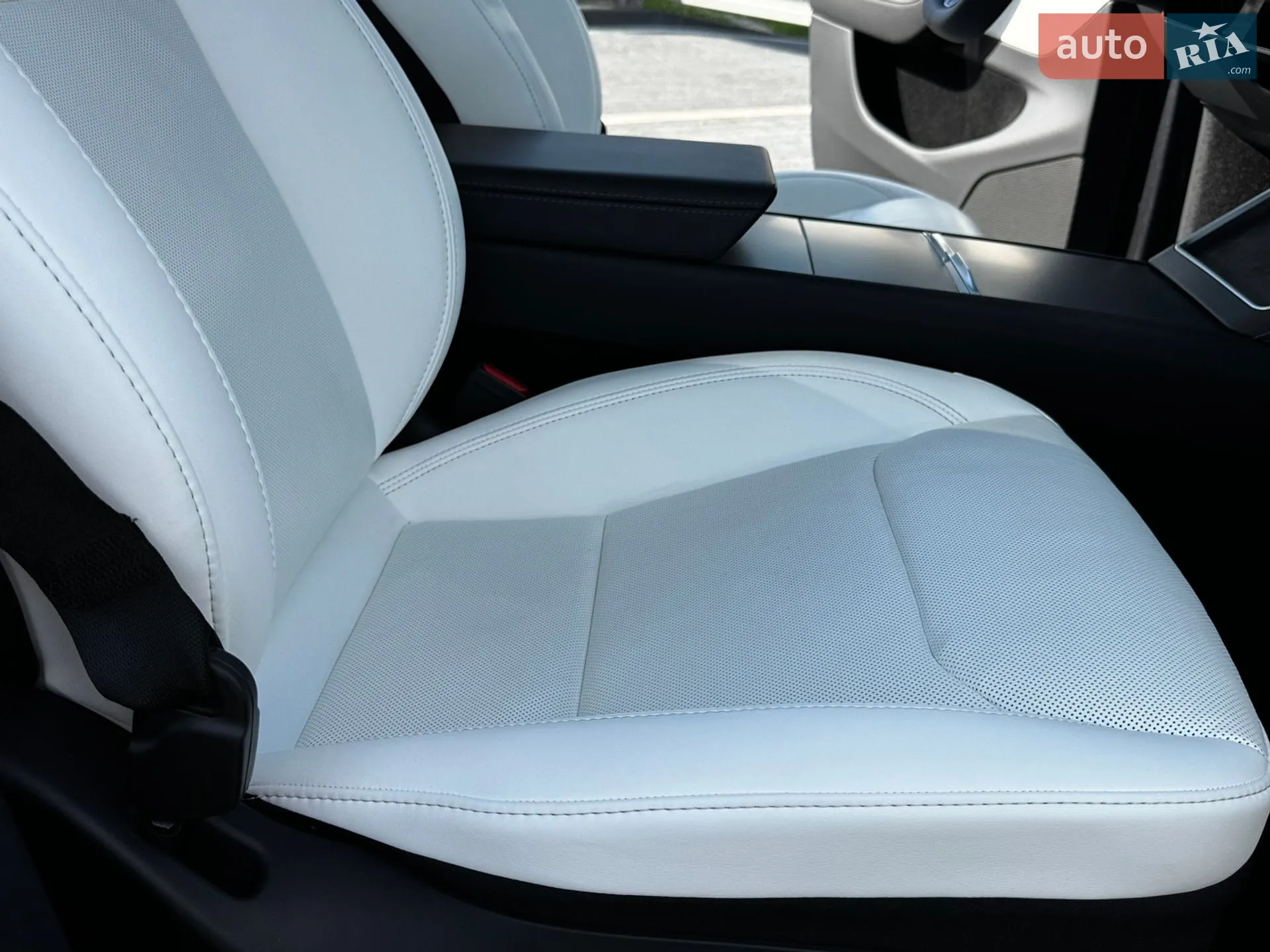 2025 Tesla Model Y - мініатюра 15