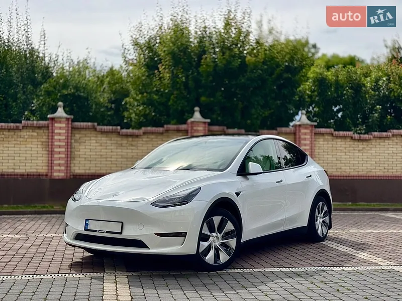 Tesla Model Y 2024