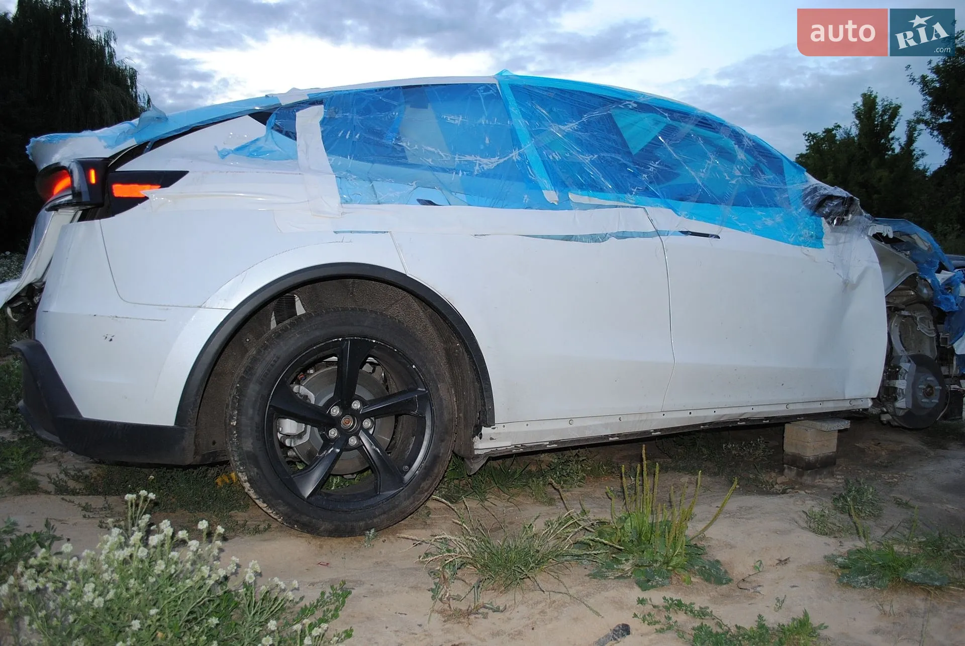 2025 Tesla Model Y - мініатюра 16