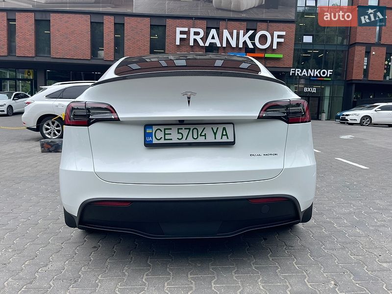 Позашляховик / Кросовер Tesla Model Y 2024 в Чернівцях