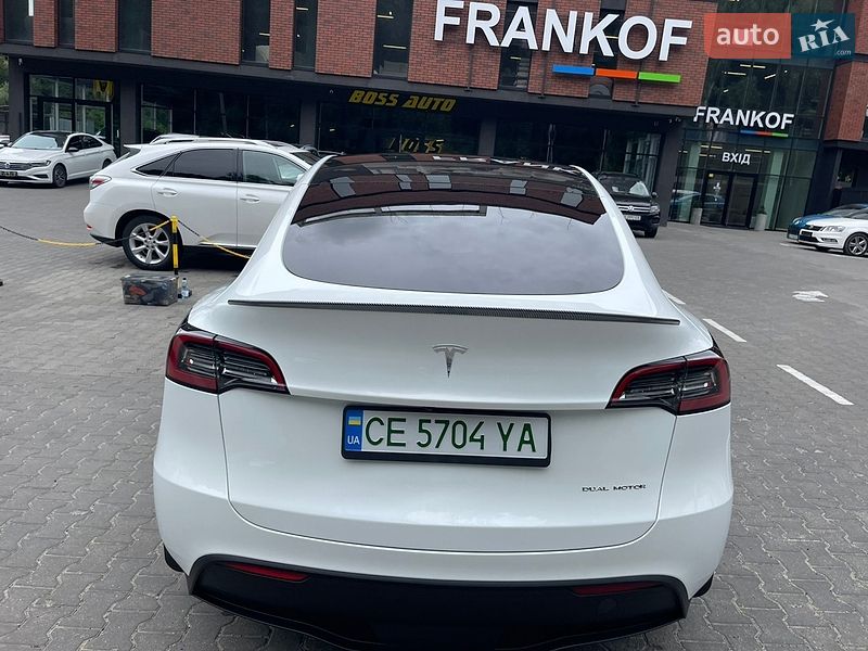 Позашляховик / Кросовер Tesla Model Y 2024 в Чернівцях